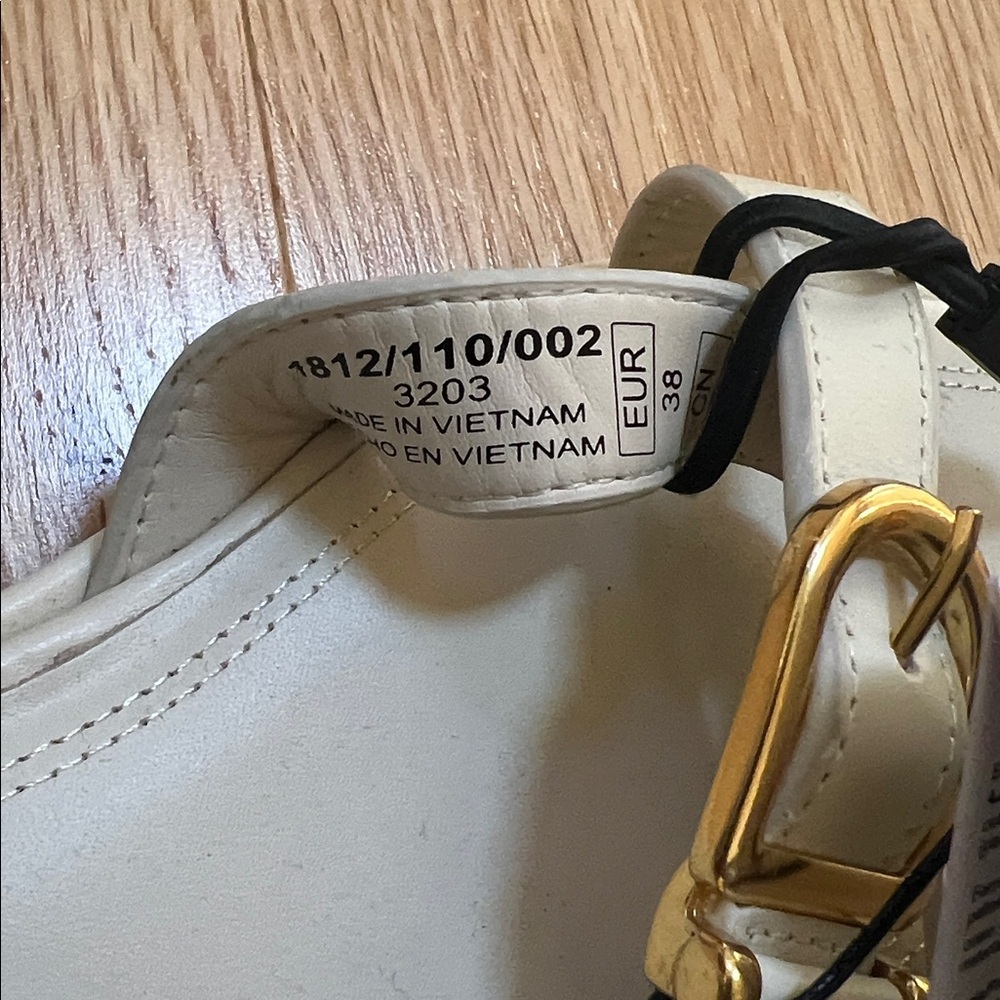 NWT! Zara Sz 38/7.5, ivory cream strappy flats with gold buckle details. - Picture 6 of 8